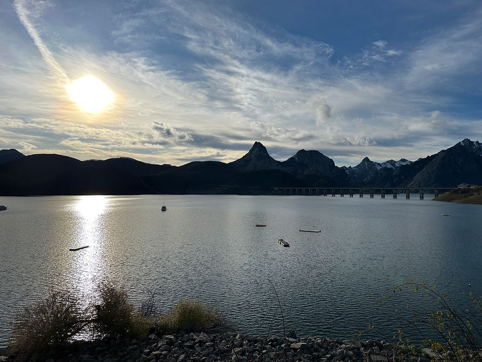 Vista panorámica del embalse de Riaño desde la Montaña Oriental Leonesa, León
