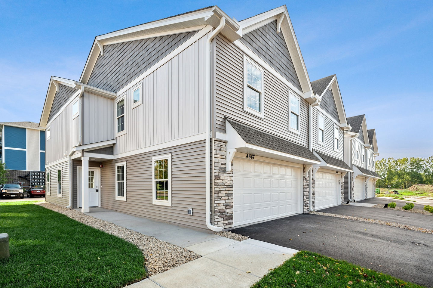 01_4647WyngateWay_2001_DownloadforMLS_2000x1333