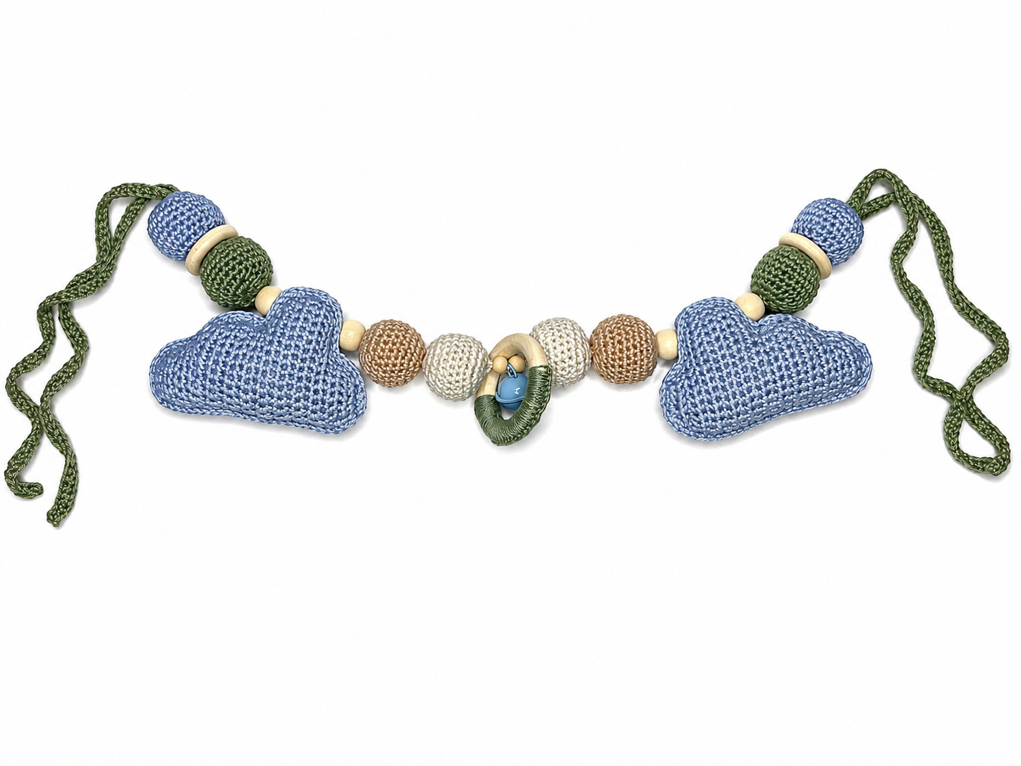 Kinderwagenkette gehäkelt. Babyspielzeug. Anhänger für Spielbogen oder Baby Gym. Wolken, blau, Natur, weiss,salbei.