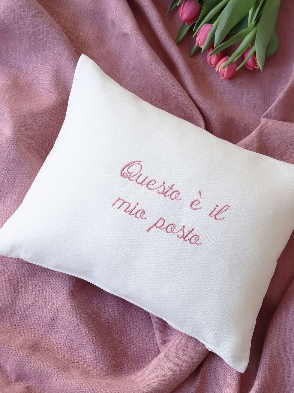 Cuscino decorativo in lino ricamato con frase divertente
