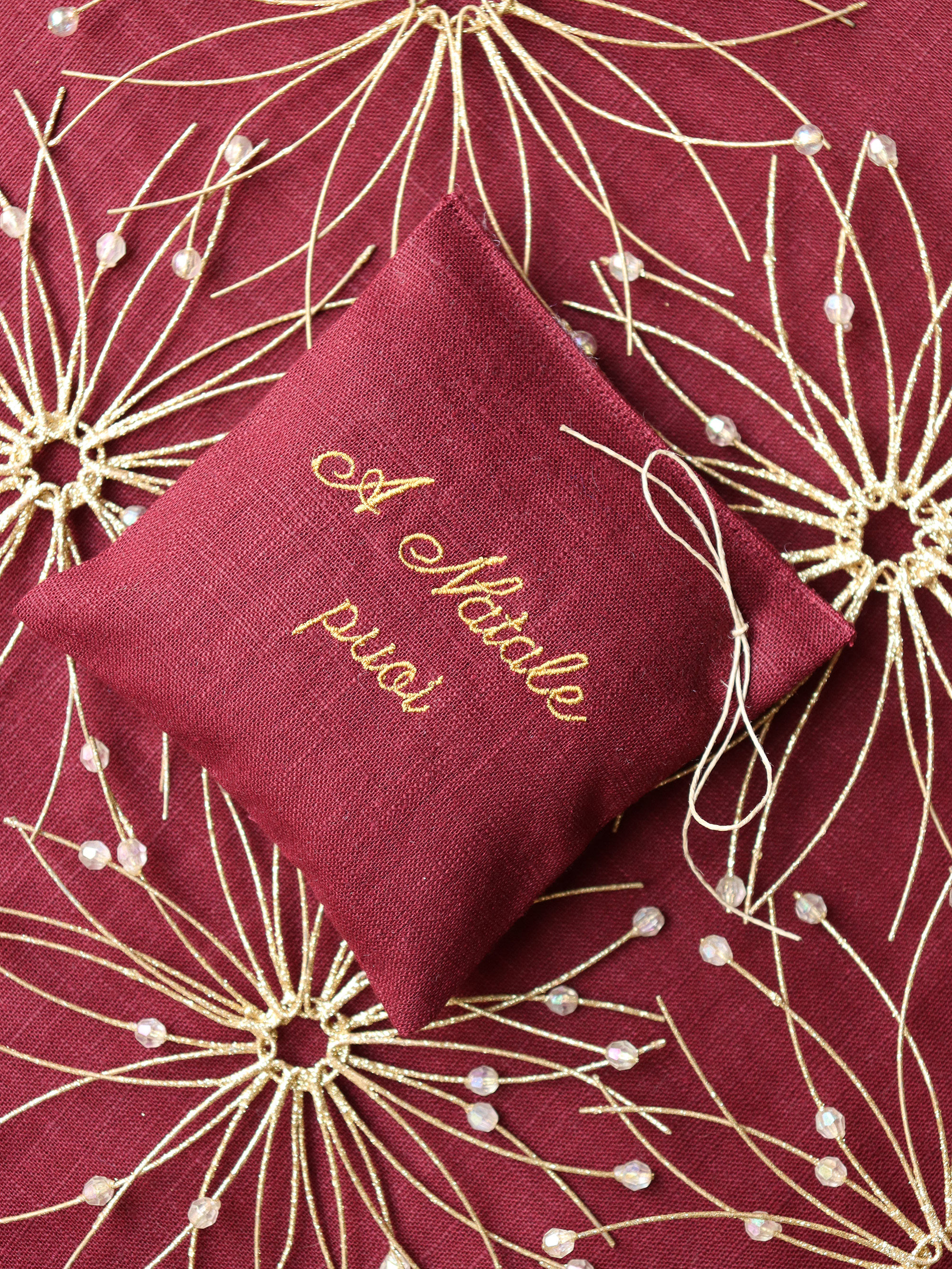 idea regalo natalizia profumatore lavanda ricamato