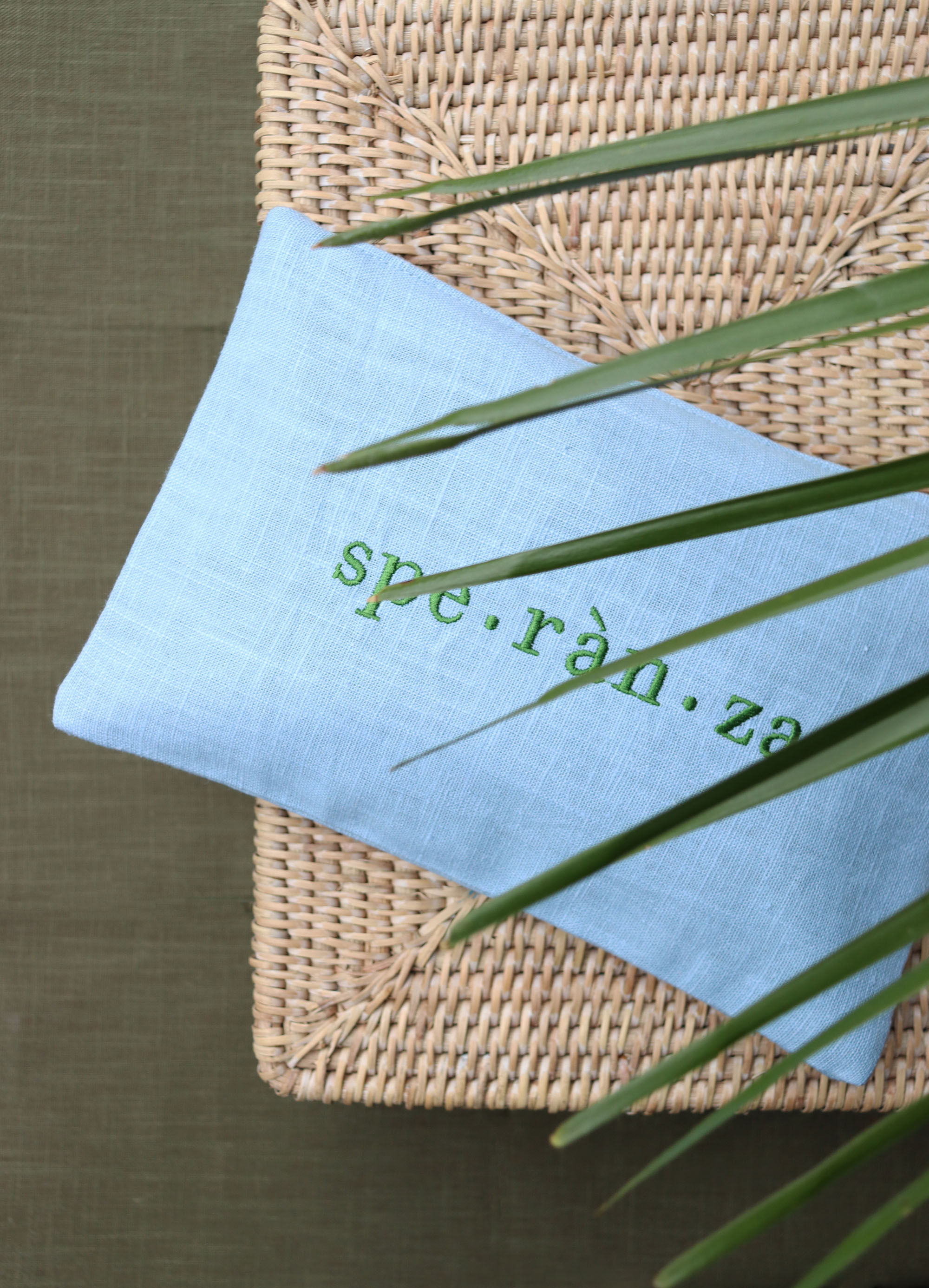 Pochette in lino ricamata | PENSIERI