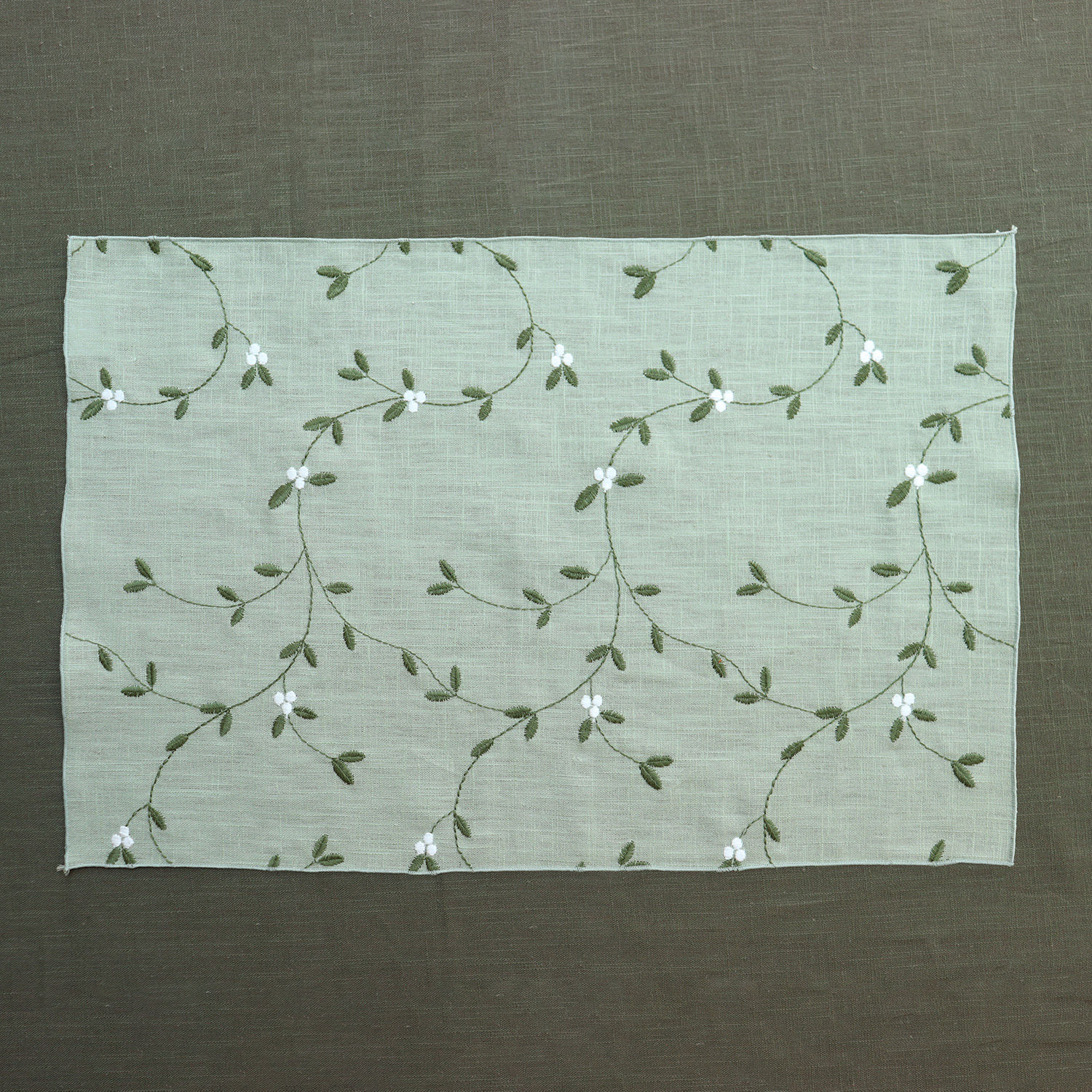 Mistletoe Embroidered Linen Placemat | VISCHIO Green
