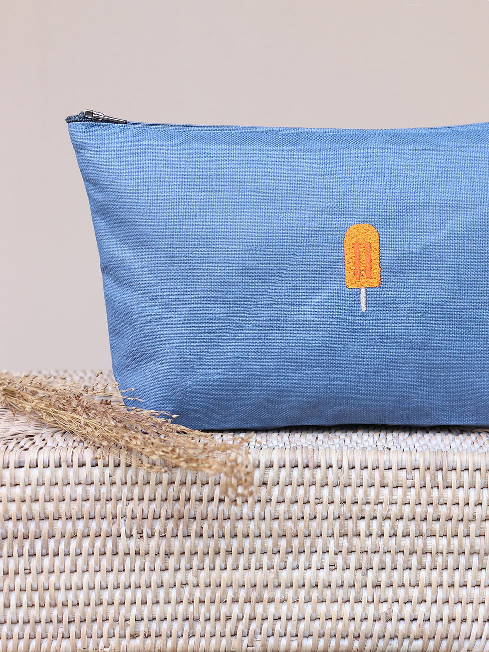 Thumbnail: Stain-resistant linen embroidered summer clutch bag | GHIACCIOLI