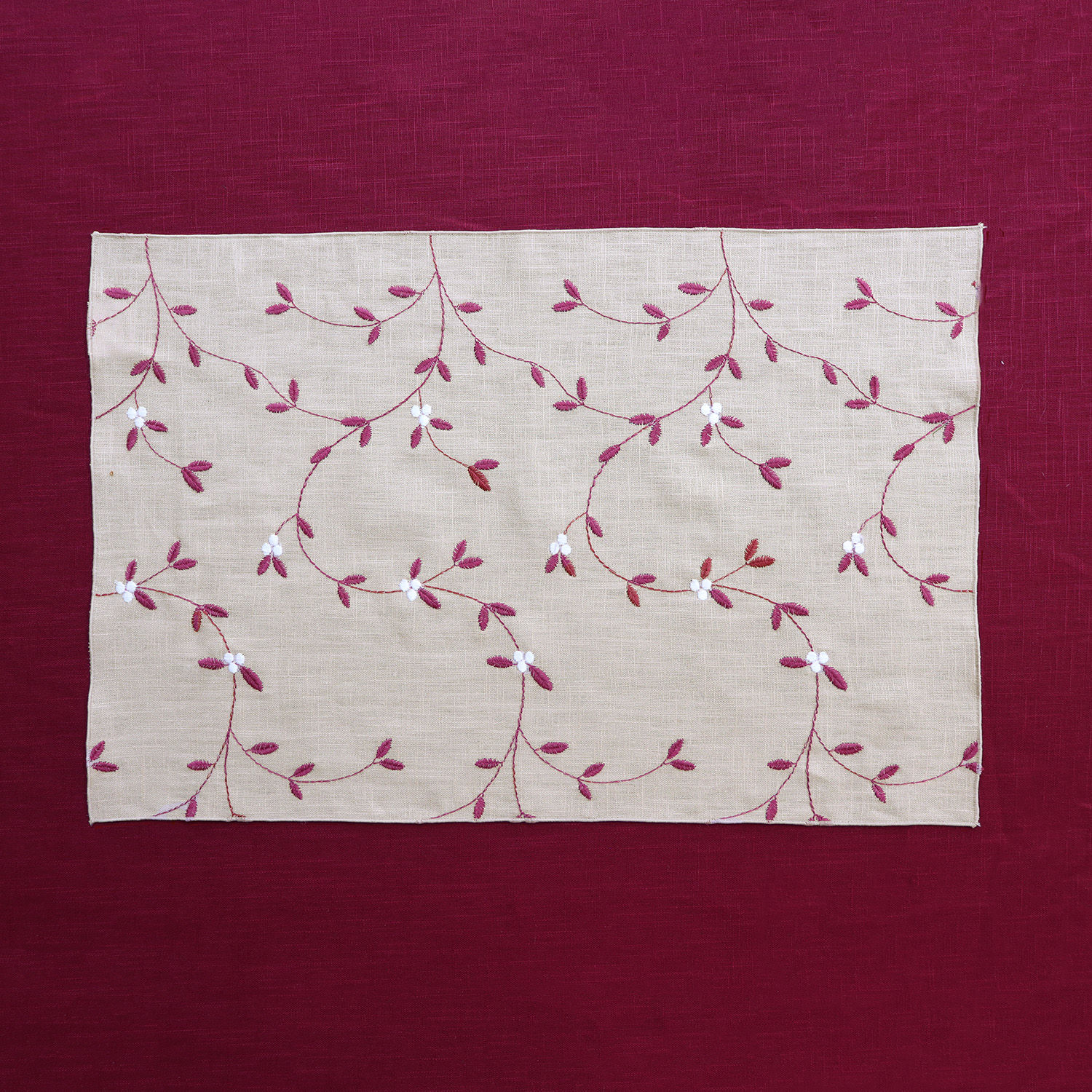 Tovaglietta americana in lino ricamata con vischio | VISCHIO Bordeaux