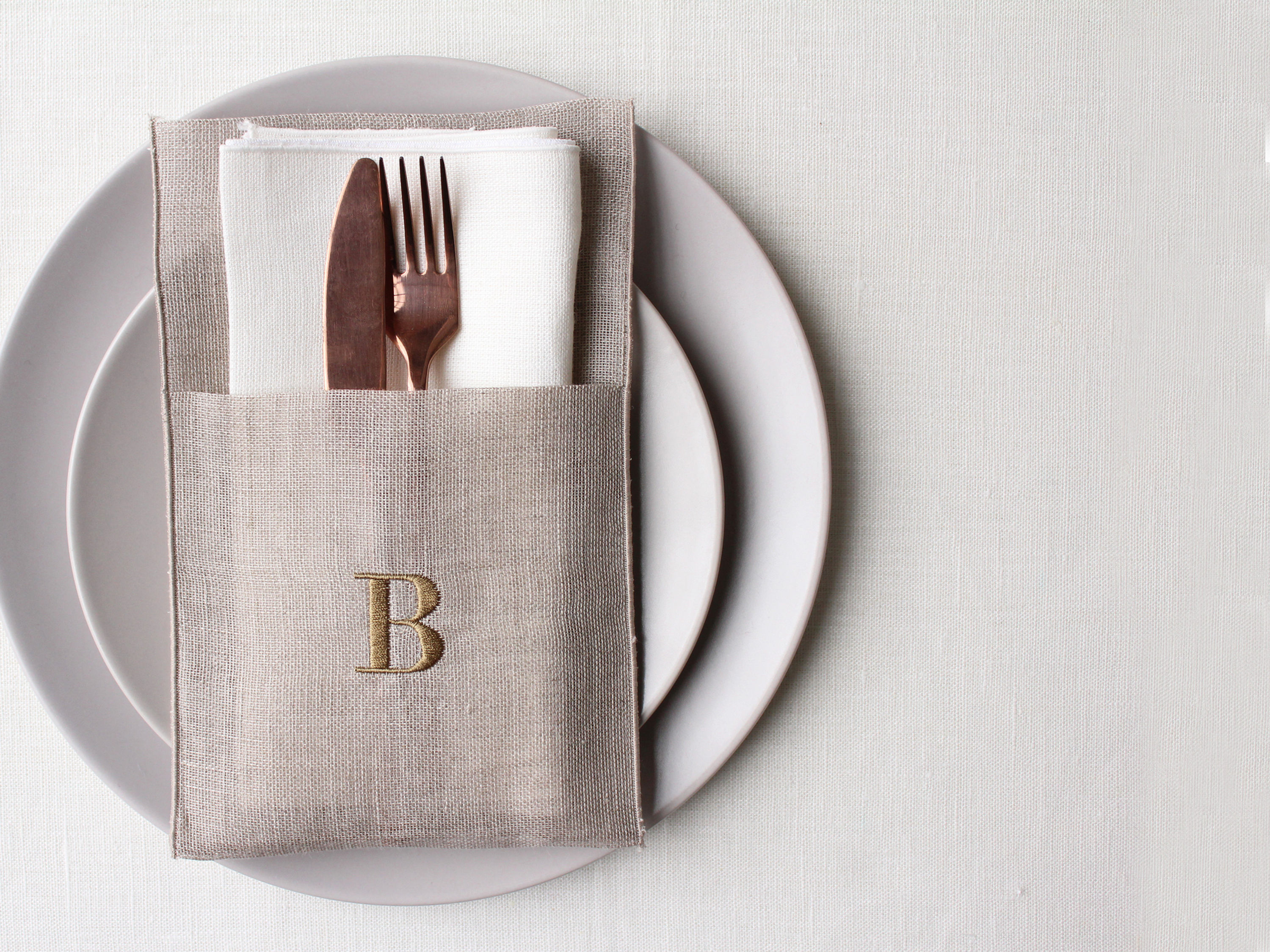 Portatovagliolo personalizzato con iniziali lino grezzo segnaposto per matrimonio