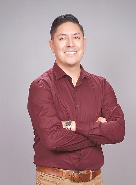 Chris Samayoa headshot _edited.jpg