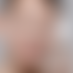 Frau trägt den Ringana FRESH Tinted Moisturizer auf und erhält einen natürlichen Glow