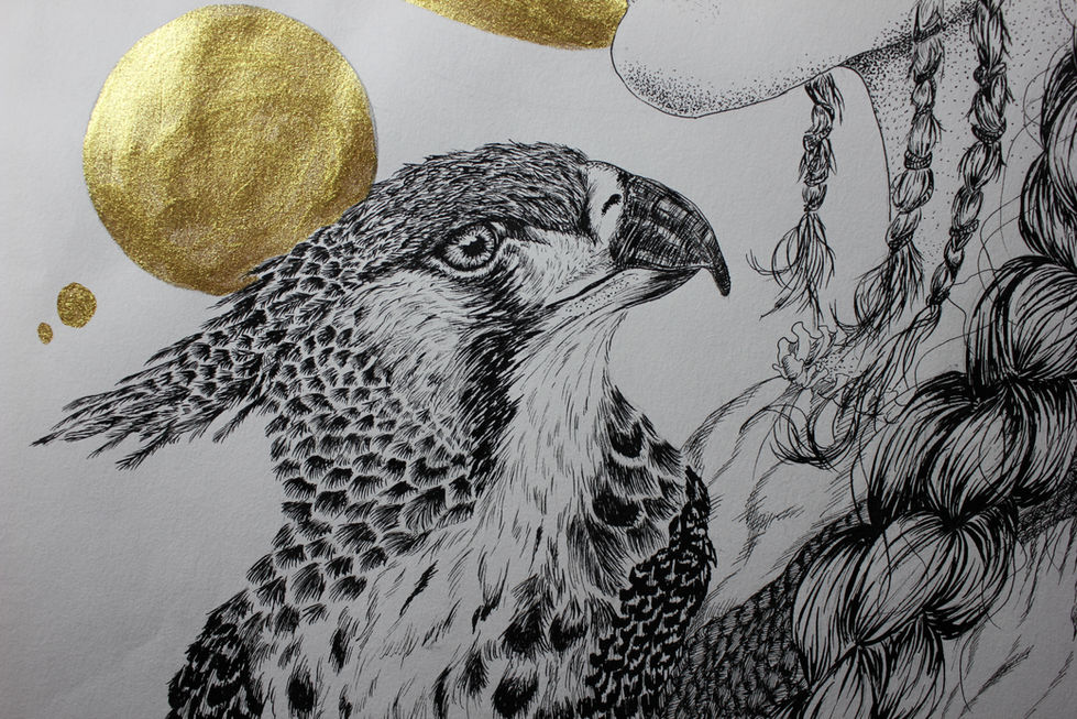 Goldene Seelen - Falke als Hüter mit goldenen Akzenten in feiner Federzeichnung. Mondfalkin in Tintenkunst