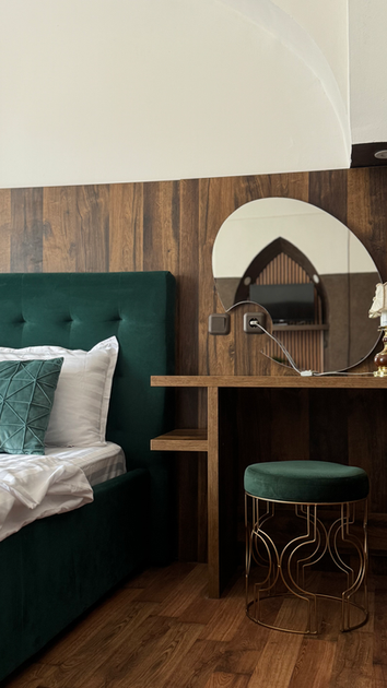 Casa Brăneană - liniște, aer curat, și atmosferă de poveste în inima Transilvaniei.
Casa Brăneană – peace, fresh air, and a fairytale atmosphere in the heart of Transylvania.
Cazare aproape de punctele de interes din Bran.
Accommodation close to points of interest in Bran.