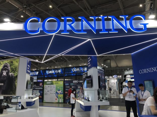 康寧高階玻璃與陶瓷防護技術持續演進，台灣精密加工與材料供應鏈真的能藉此實現技術自主並打破壟斷嗎？