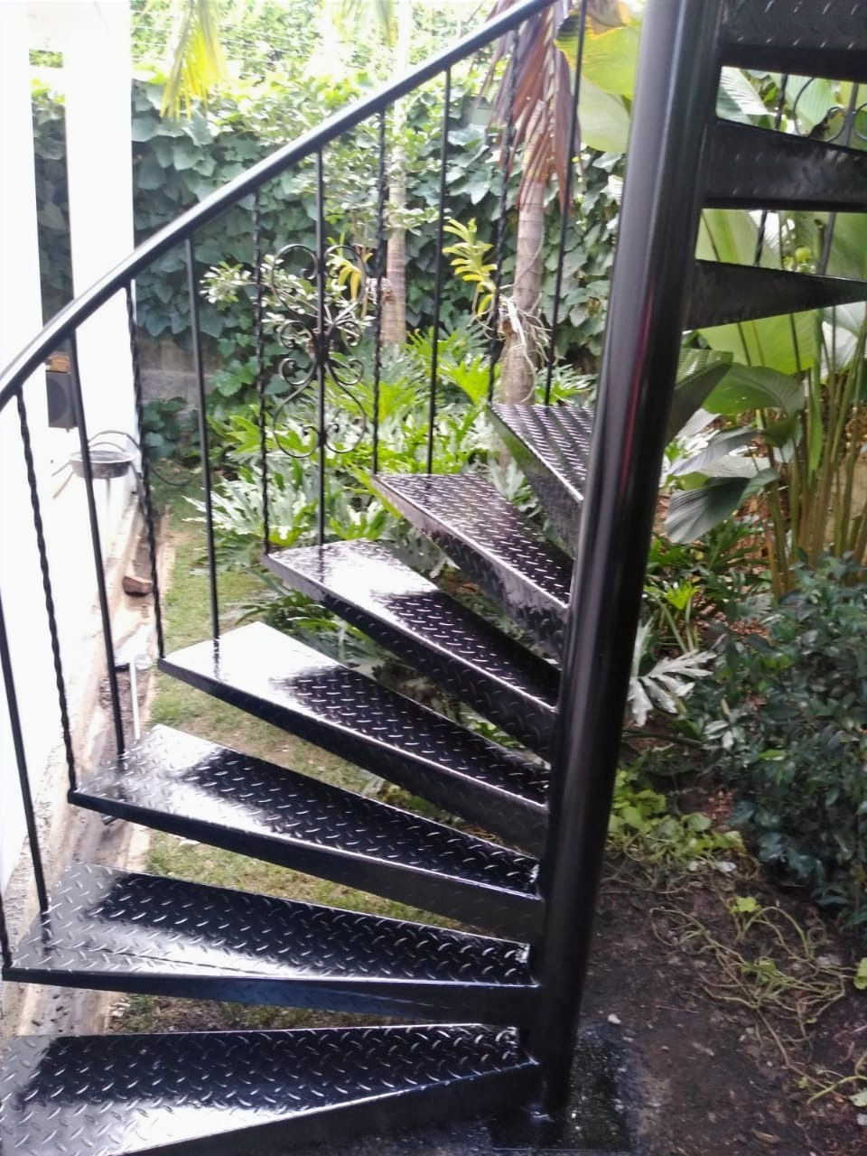 Escalera caracol forja