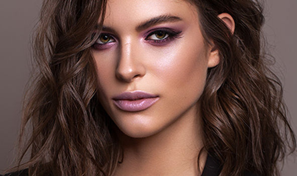 event make-up mit passendem haistyling