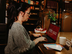 Defender a profissão docente não é tarefa fácil no país em que vivemos.