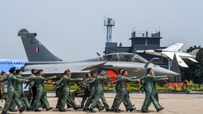 L'arrivée d'Emmanuel Macron à New Delhi en février 2026 consacre l'Inde comme le partenaire providentiel d'une Europe en quête d'indépendance stratégique. Avec la signature d'une commande record de 114 avions Rafale pour 33 milliards d'euros, Paris et New Delhi scellent une alliance industrielle et technologique sans précédent face au durcissement des blocs américain et chinois.