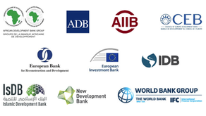 En 2026, les banques multilatérales de développement  deviennent les garants de la stabilité climatique et énergétique mondiale. Elles mobilisent désormais des volumes de capitaux inédits pour éviter un décrochage définitif des économies émergentes face aux crises systémiques et aux chocs technologiques.