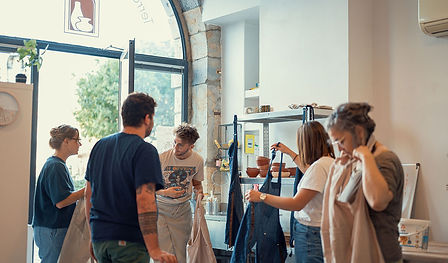 groupe team-building poterie lyon.jpg