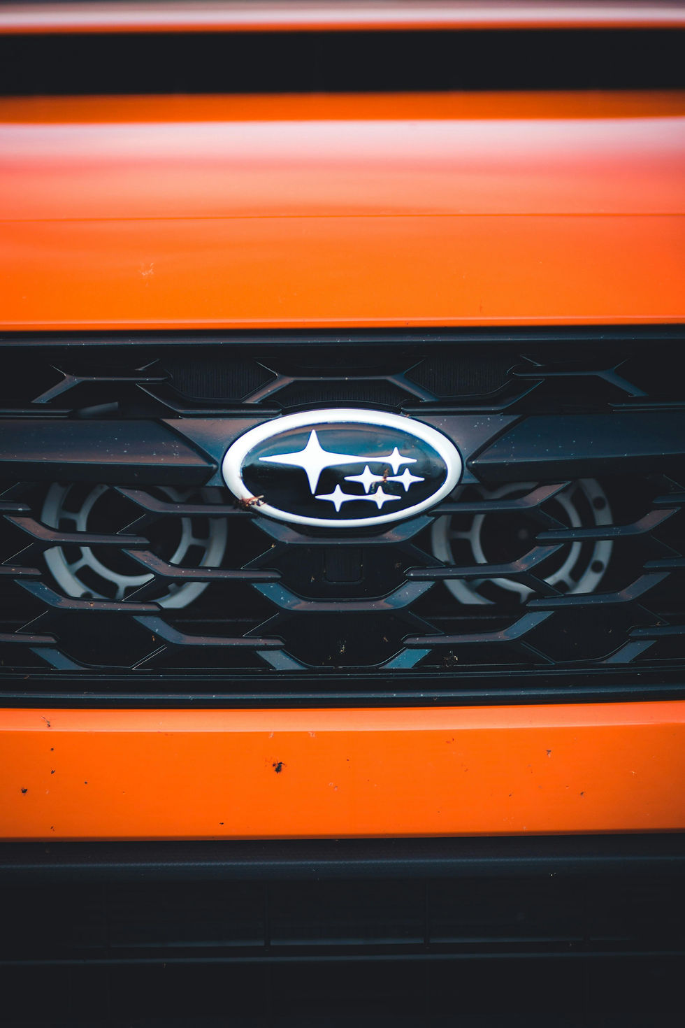 Frente de um subaru logotipo