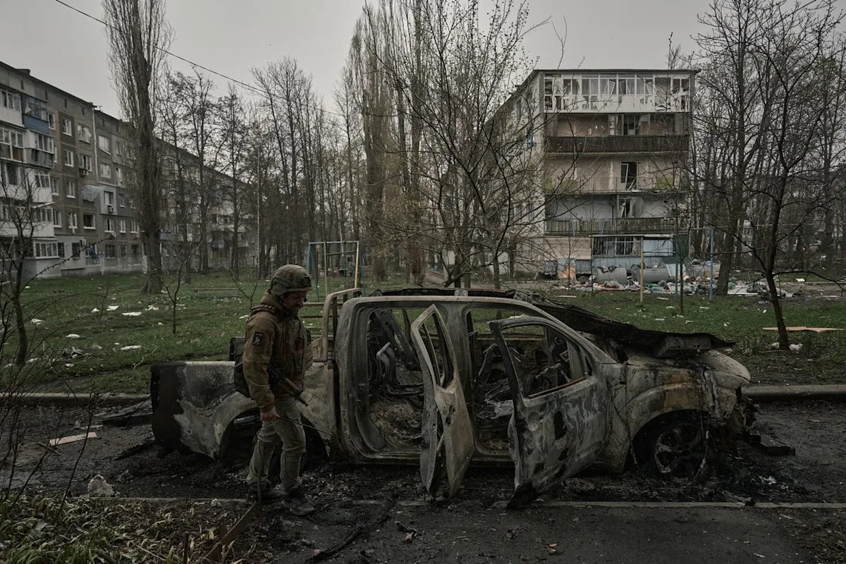 ukraines_situation_intensifies_russian_advances_and_peace_talks_