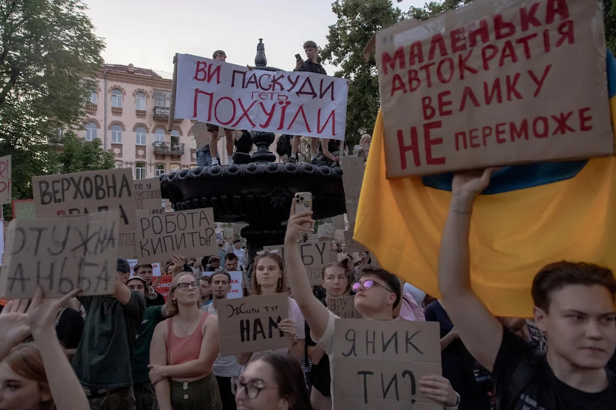 ukrainians_protest_law_threatening_anticorruption_independence_