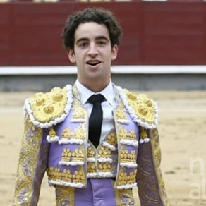 MADRID: Víctor Hernández corta una orejade gran peso