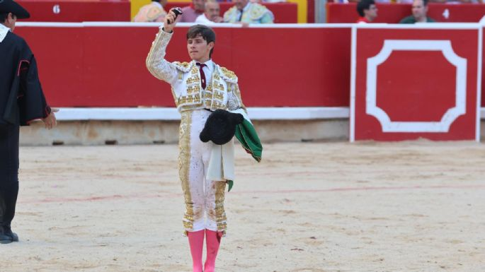 PAMPLONA: Aarón Palacio corta una oreja