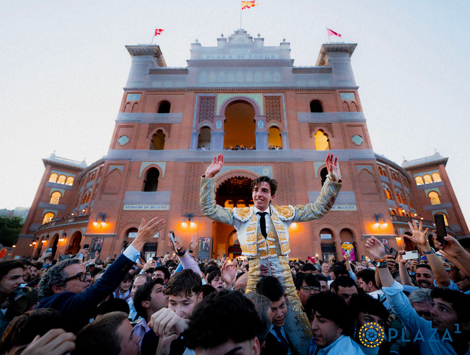 MADRID: Puerta Grande para el novillero Julio Norte y oreja con cornada de Mario Vilau