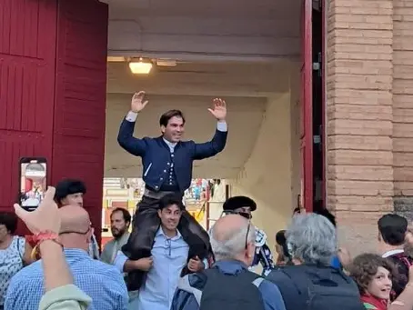 TERUEL: Sebastián Fernández a honbros