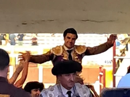 TERUEL: Colombo inmenso corta tres orejas