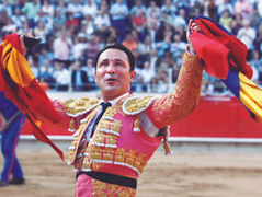 César Rincón reaparecerá a los 60 años con un proyecto taurino “precolombino”