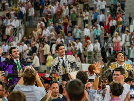 GRANADA: La terna a hombros en una gran tarde tarde