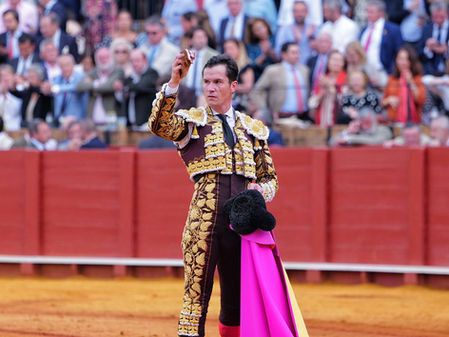 SEVILLA: Solitaria oreja para Daniel Luque, mientras que Ortega y Aguado dejan detalles 