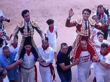 PAMPLONA: A hombros Roca Rey y Tomás Rufo