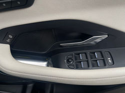 Jaguar D180 R-Dynamic SE 5dr