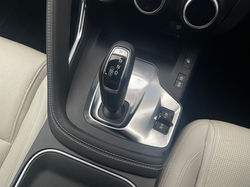 Jaguar D180 R-Dynamic SE 5dr