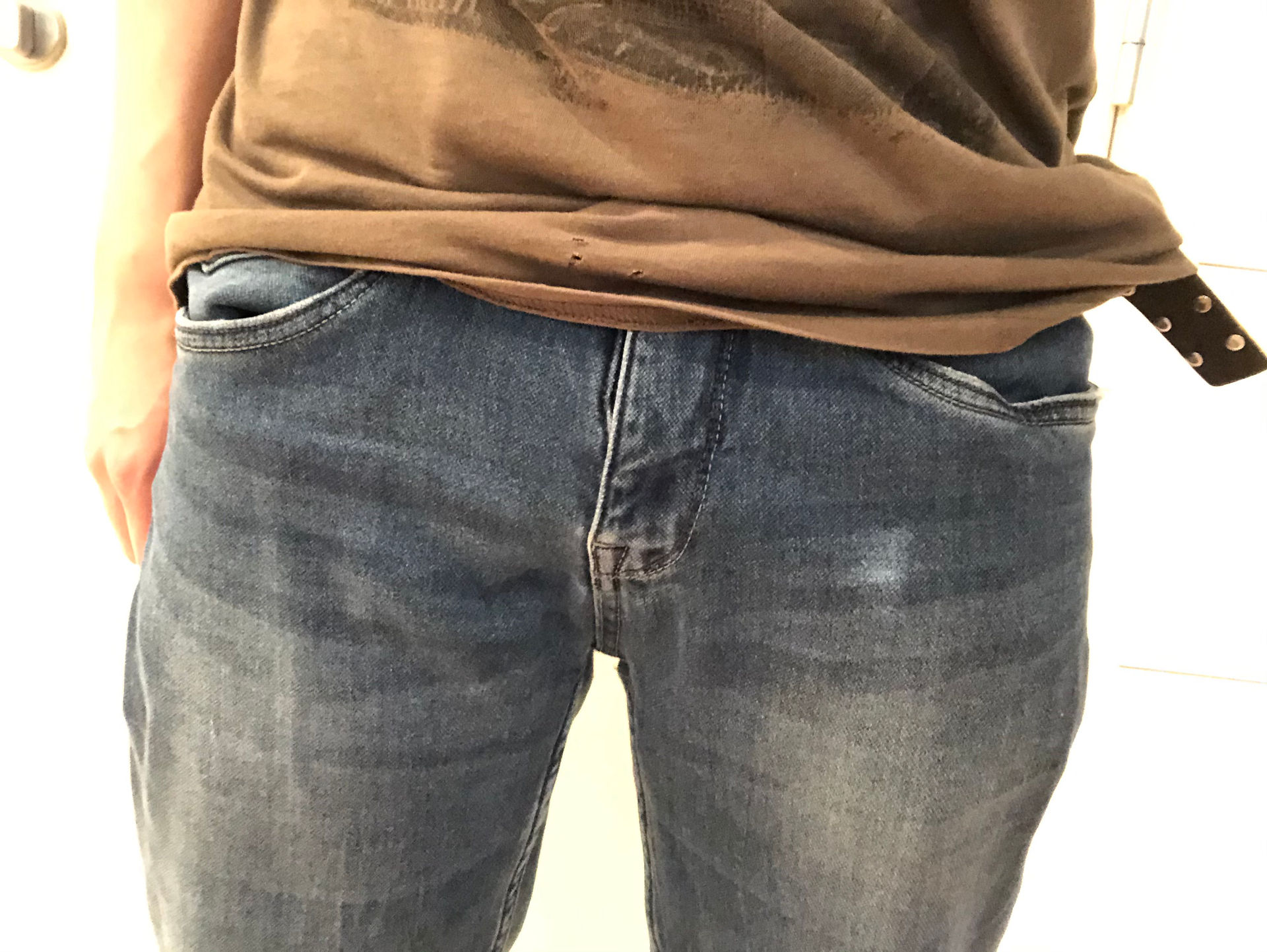 Packen met SP4 packer in gewone jeans, vooraanzicht