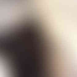 Bruno in cargo shorts, zij aanzicht