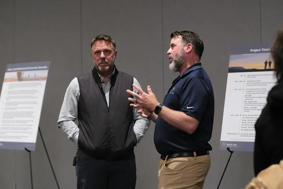 A Triple Oak Power employee explains to locals the timeline of the project and answers questions. (Photo by Calen Moore / Kansas News Service)