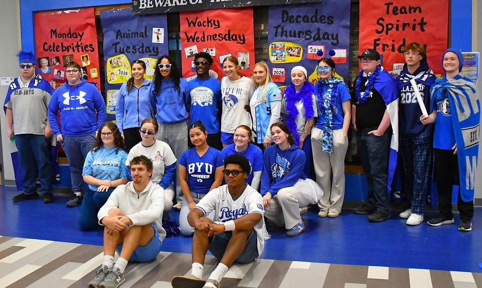 Seniors go blue and white for Spirit Day.