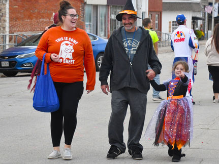 Pleasanton trunk-or-treat draws hundreds for a Main Street celebration