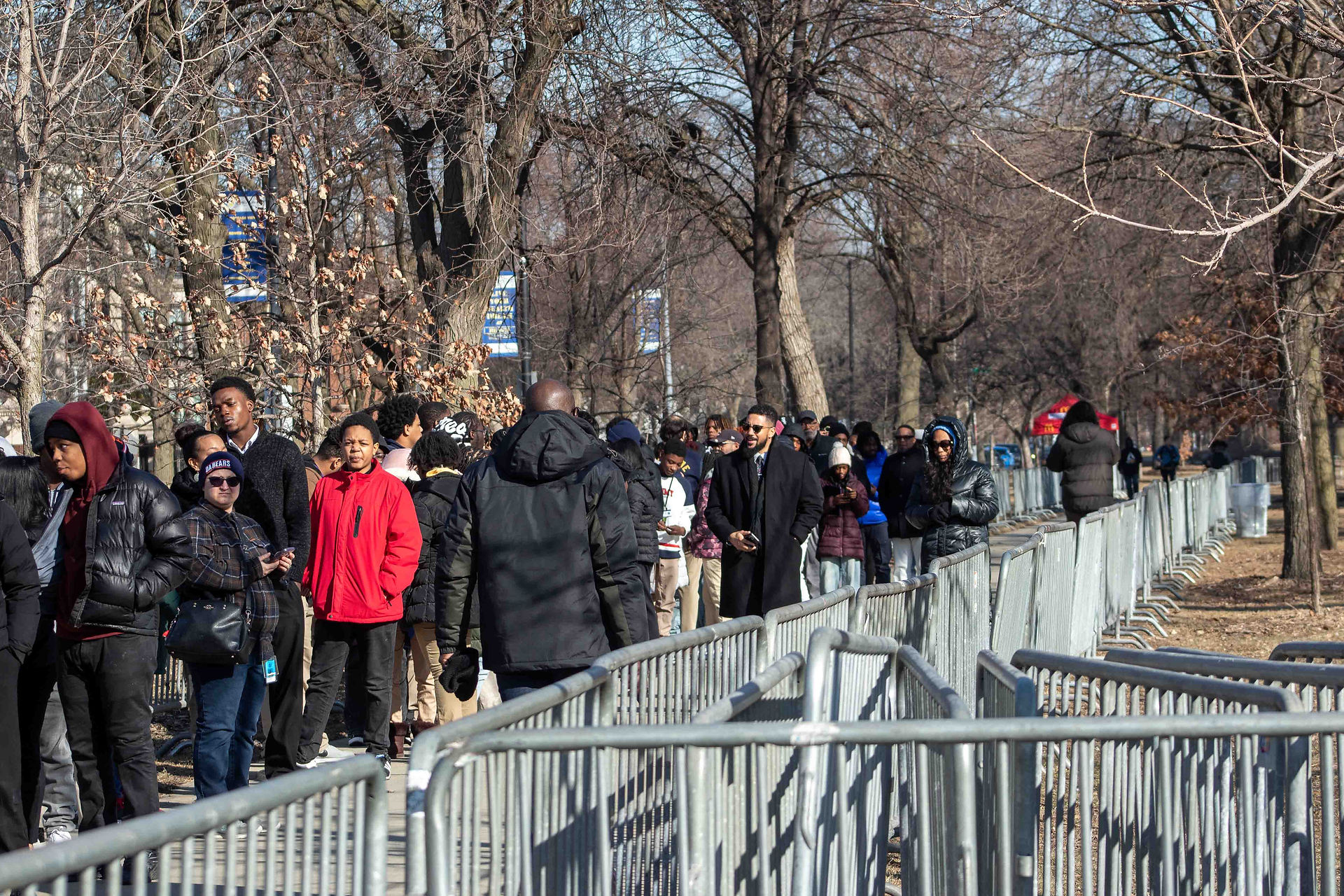 Mourners lined in Kenwood waiting for doors to open at Rainbow PUSH Coalition | Maizie Hummel-Logee