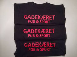 Gadekæret_tshirts_med_logo
