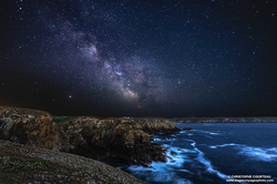 Photo de paysage nocturne avec la voie lactée dans le Finistère lors d'un stage de photo nature en B
