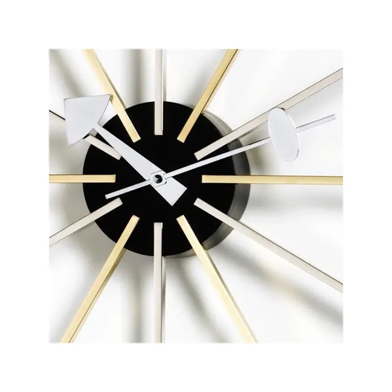 Miniatura: Reloj de pared moderno de 61 cm con diseño radial en cromo y latón, estilo minimalista.