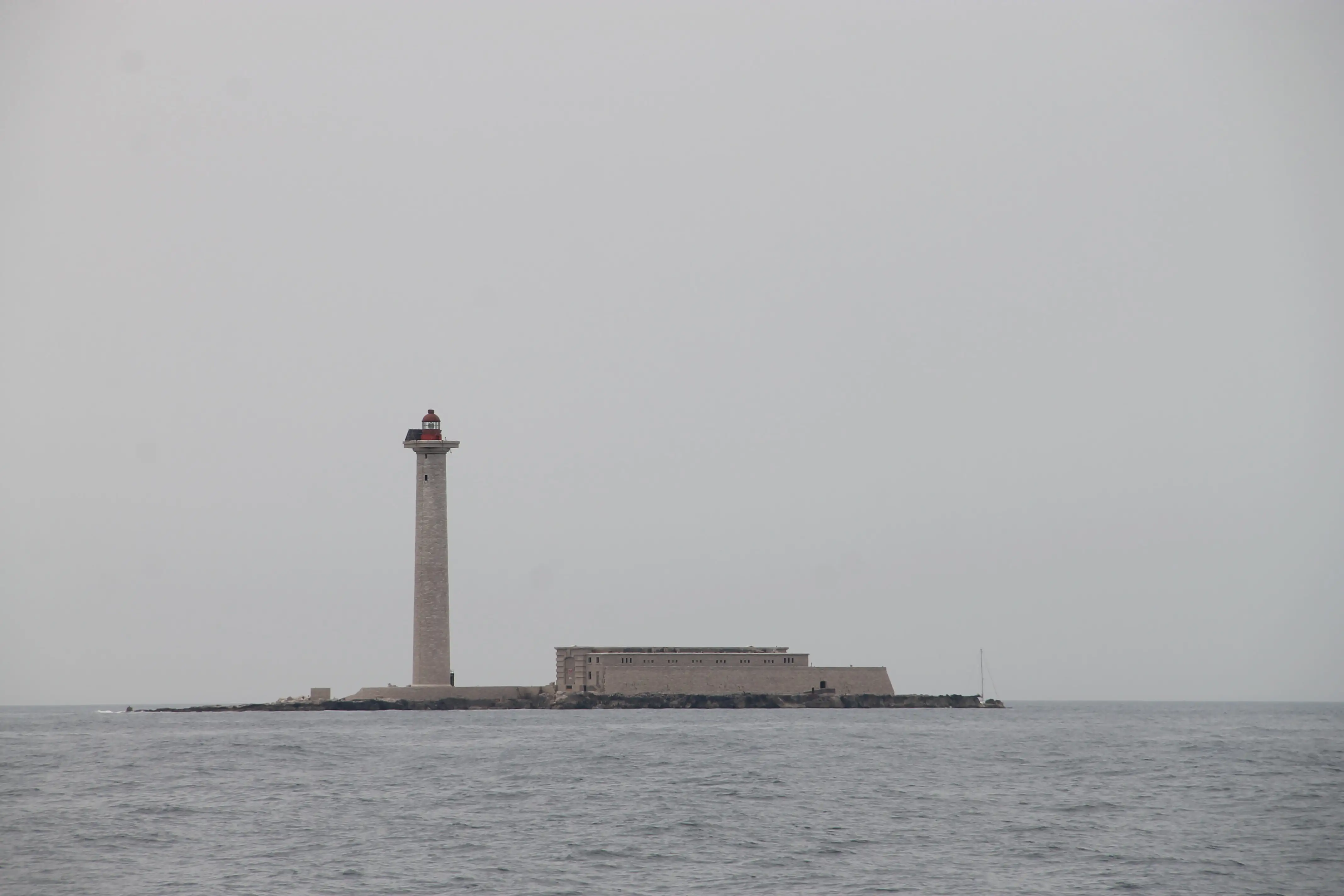 Le phare du Planier et ses épaves