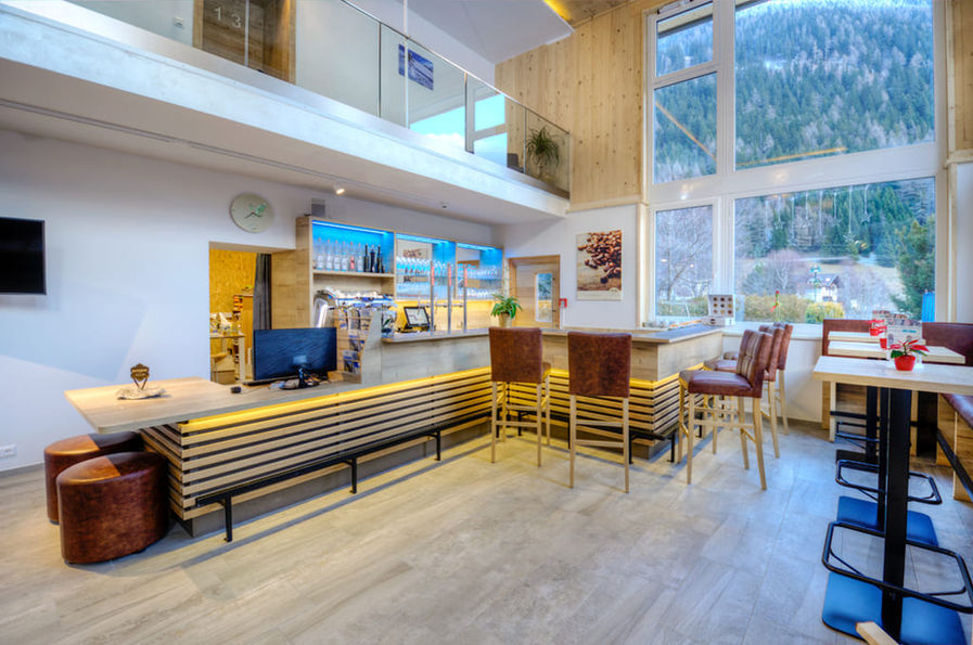 lobby02.jpg