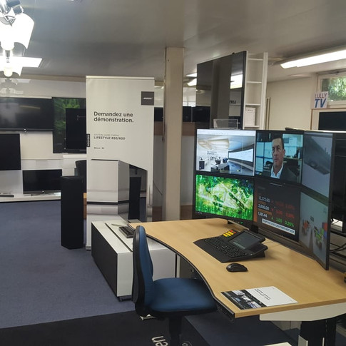 Trading desk 1 Show Room.jpeg