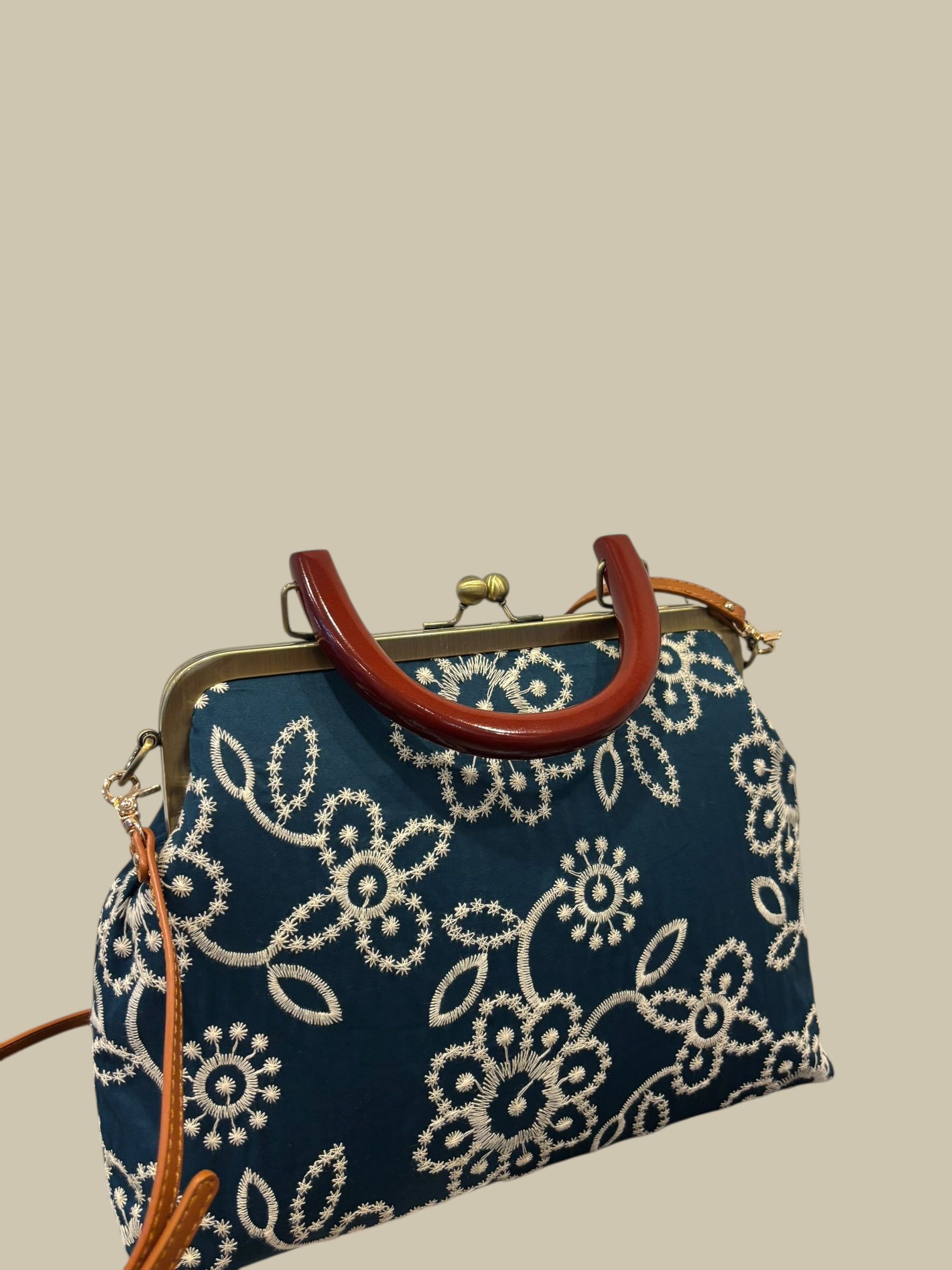 Wooden Handle Metal Frame Bag