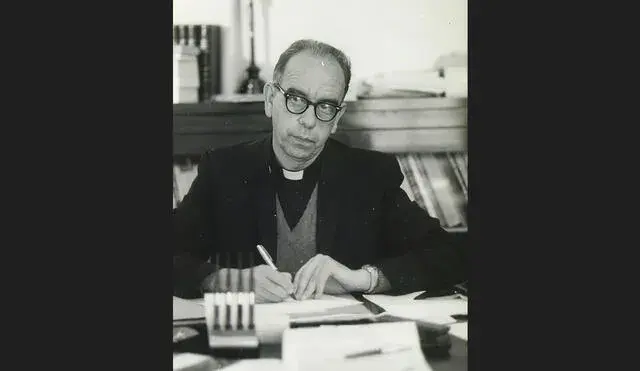 Un diálogo intencionado, bien encaminado y constante permite reflexionar sobre diversos aspectos presentes en la vida diaria y contribuir a establecer la cultura de paz. El término cultura de paz fue creado por el profesor peruano y sacerdote jesuita, Felipe Mac Gregor, y hace referencia al fomento de valores, actitudes, comportamientos y estilos de vida que refuerzan la no violencia y condenan todo tipo de conflicto. FOTO: Pontificia Universidad Católica del Perú