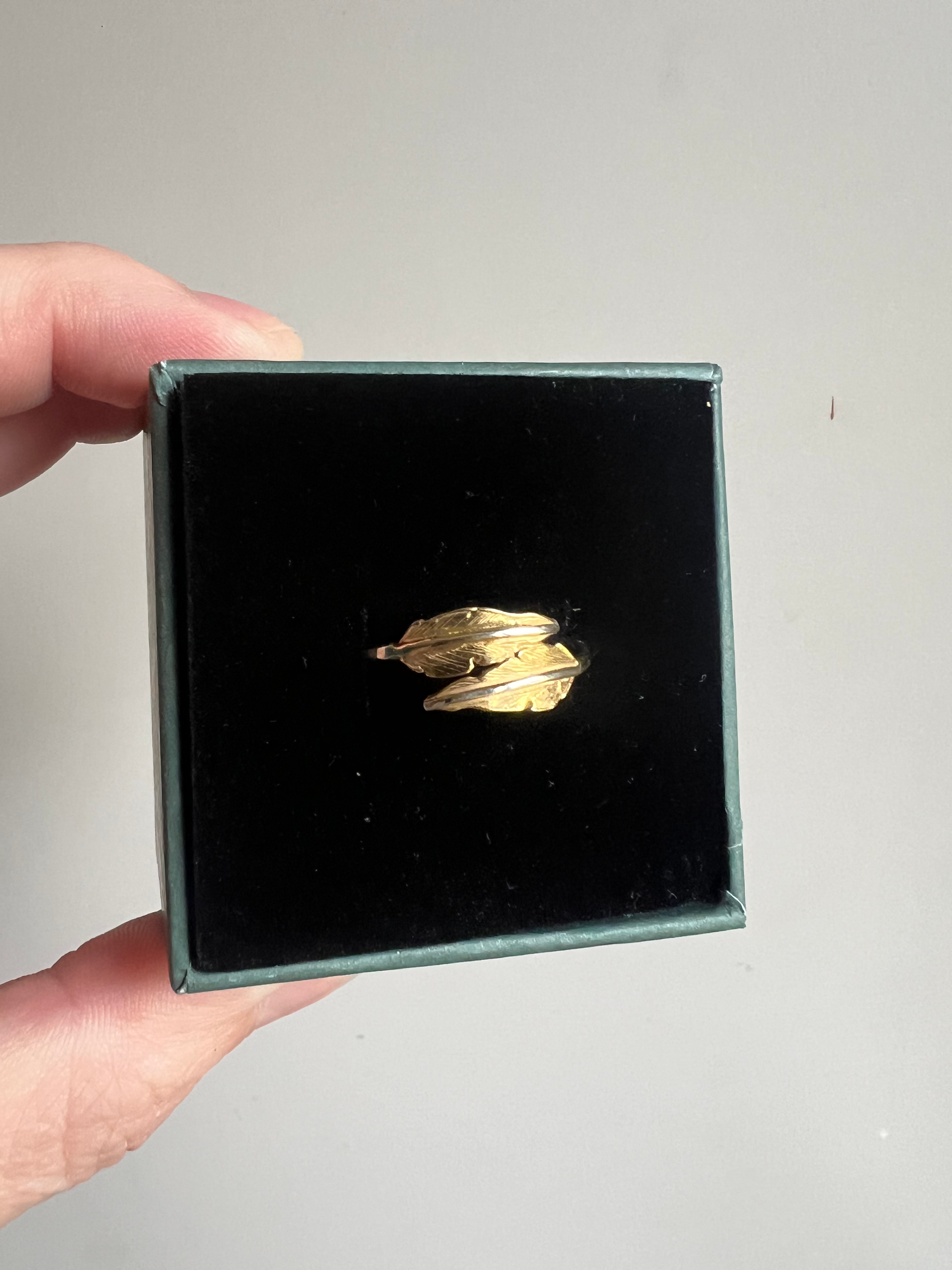 Small 18ct ct Yellow gold Feather vermeil ring